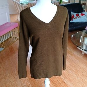 HINGE Olive Long Sleeve V-Neck Sweater